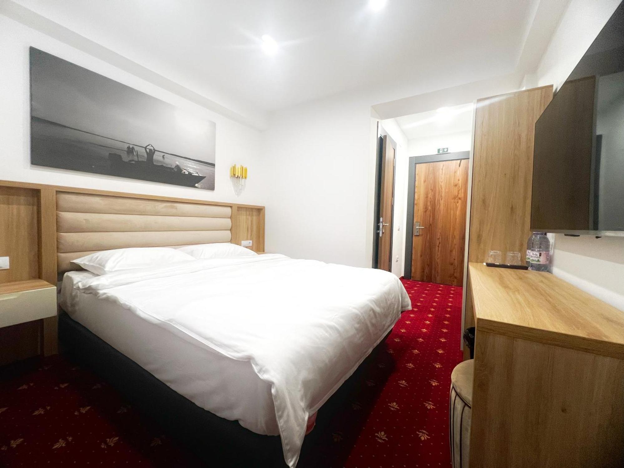 Mimi Hotel Corabia Bagian luar foto